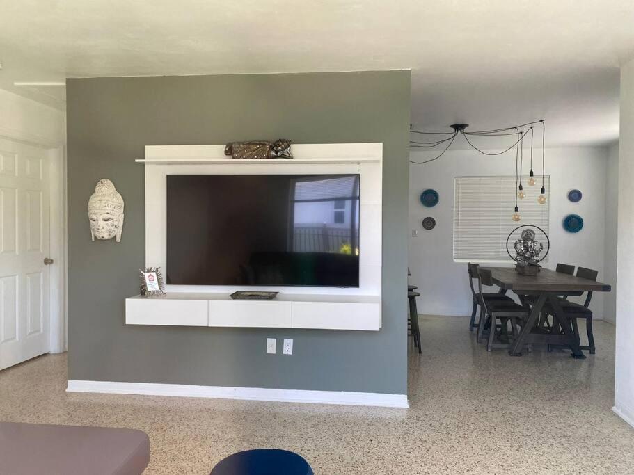 Stayover In Miami Home 2Br - 1Bth - Free Parking Esterno foto