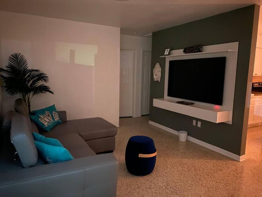 Stayover In Miami Home 2Br - 1Bth - Free Parking Esterno foto
