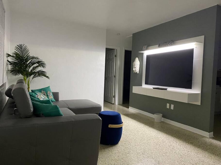 Stayover In Miami Home 2Br - 1Bth - Free Parking Esterno foto